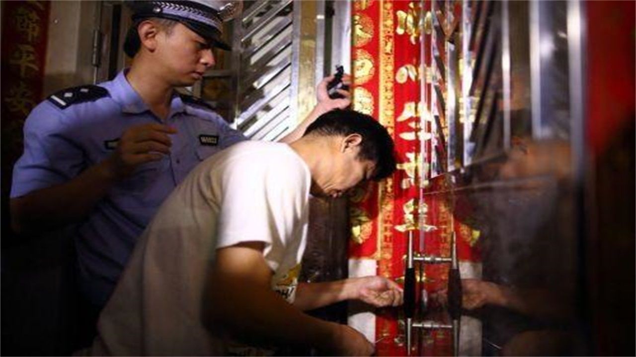 三穗县请开锁师傅开了锁后，师傅为什么一般都不进门，就算主人请也不进去？